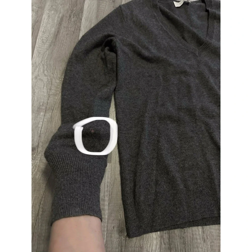 Everlane 100% Cashmere Grey V-Neck Sweater Women's‎ Medium